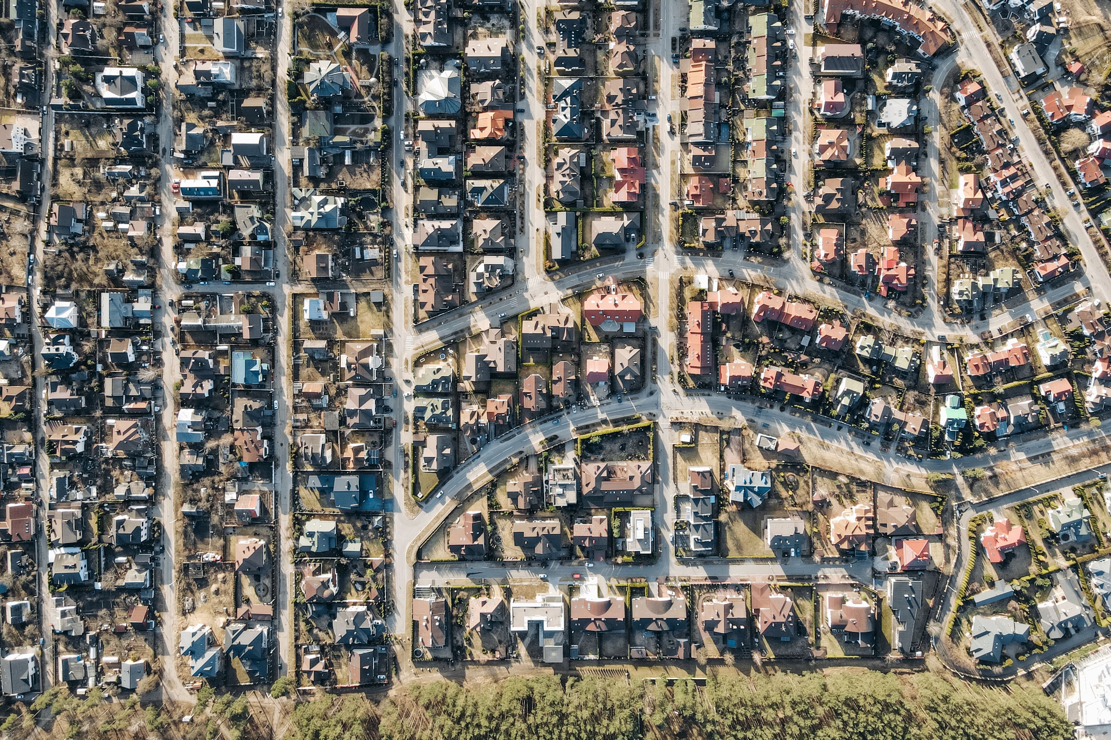 Ventajas y riesgos de invertir en bienes raíces en México